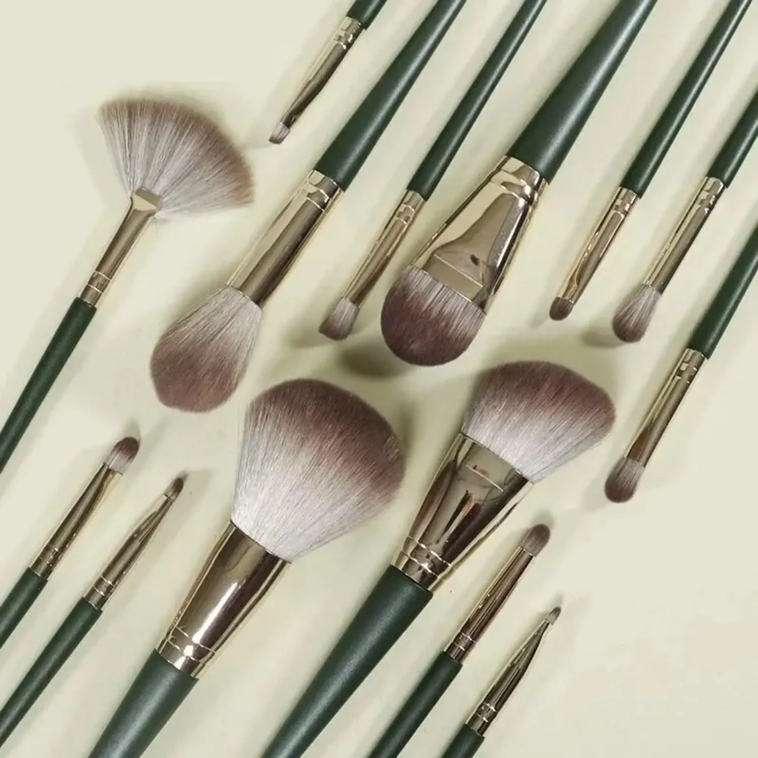 14-Piece Green Cloud Makeup Brush Set Ultra-Soft Beginner Powder Brush Eyeshadow Cosmetic Suit Bucket Pack 1