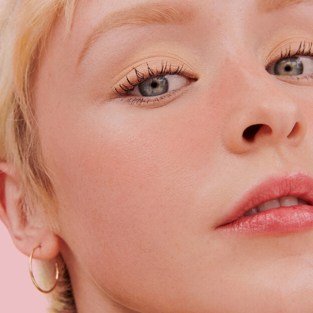 Benefit- Wonderful World Silky-Soft Powder Blush - Sunny Blush