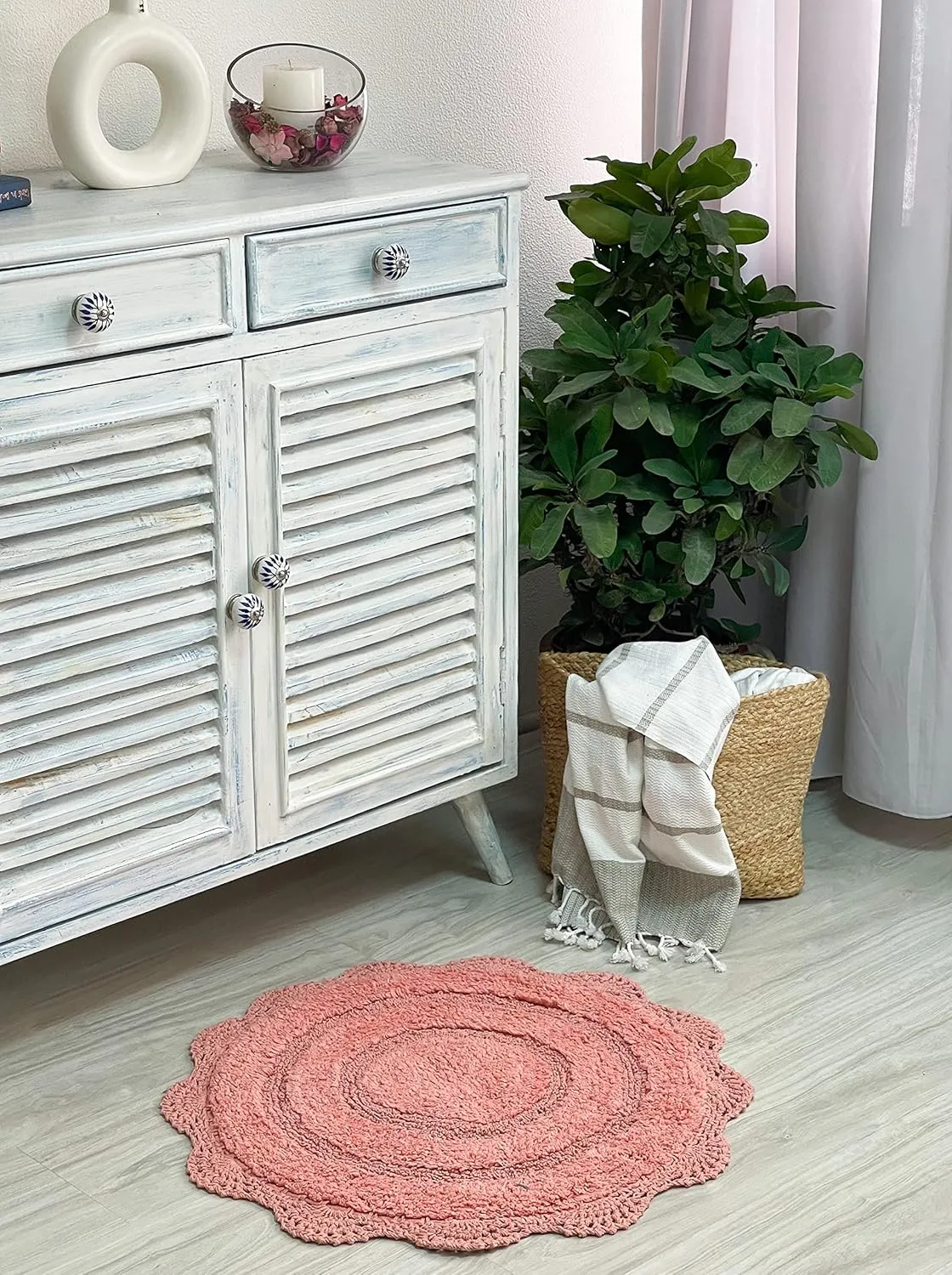 Chardin home Blush Pink Crochet Bathrug,100% Cotton Round bathmat with artisanally Handcrafted Crochet Border, 24 Inch Diameter, Perfect for Half Baths, Powder Rooms, bathrooms