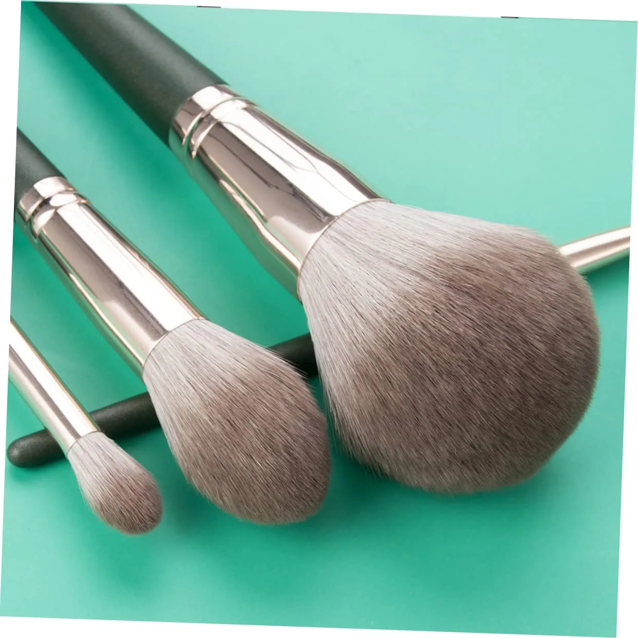 Housoutil Complete Makeup Brush Set 14 Piece Kit Makeup Brush and Sponge Set Includes Eyeshadow Foundation Blush