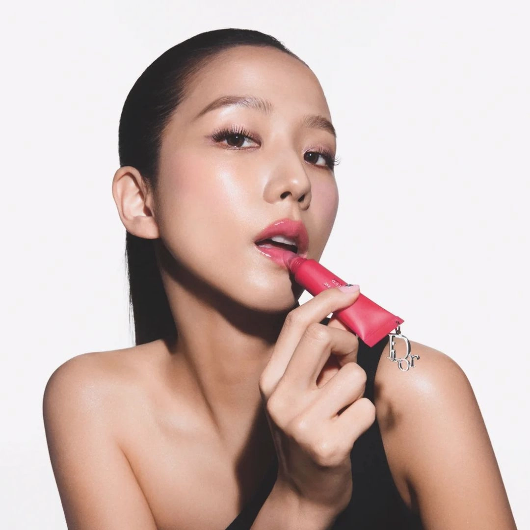 JISOO X Dior Addict Lip Glow Butter 24-Hour Hydrating Shine Lip Treatment - Peptide   Ceramide