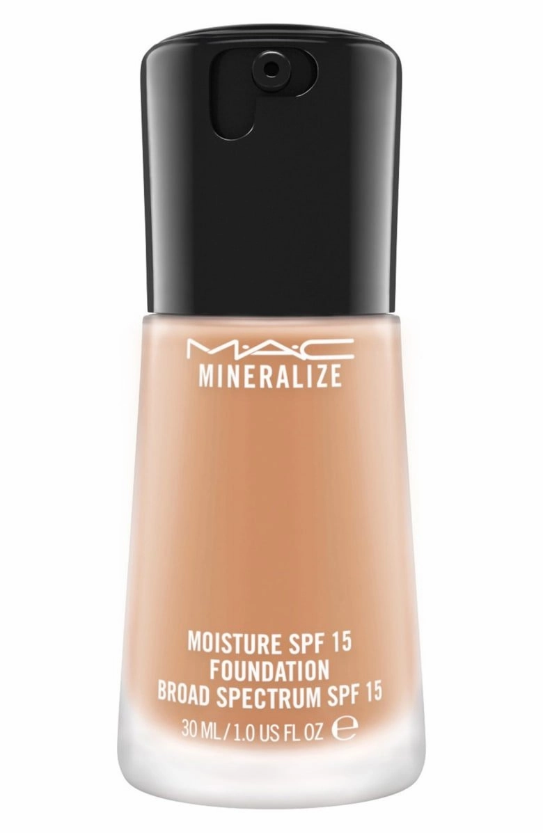 MAC Mineralize Moisture SPF 15 Foundation NC37