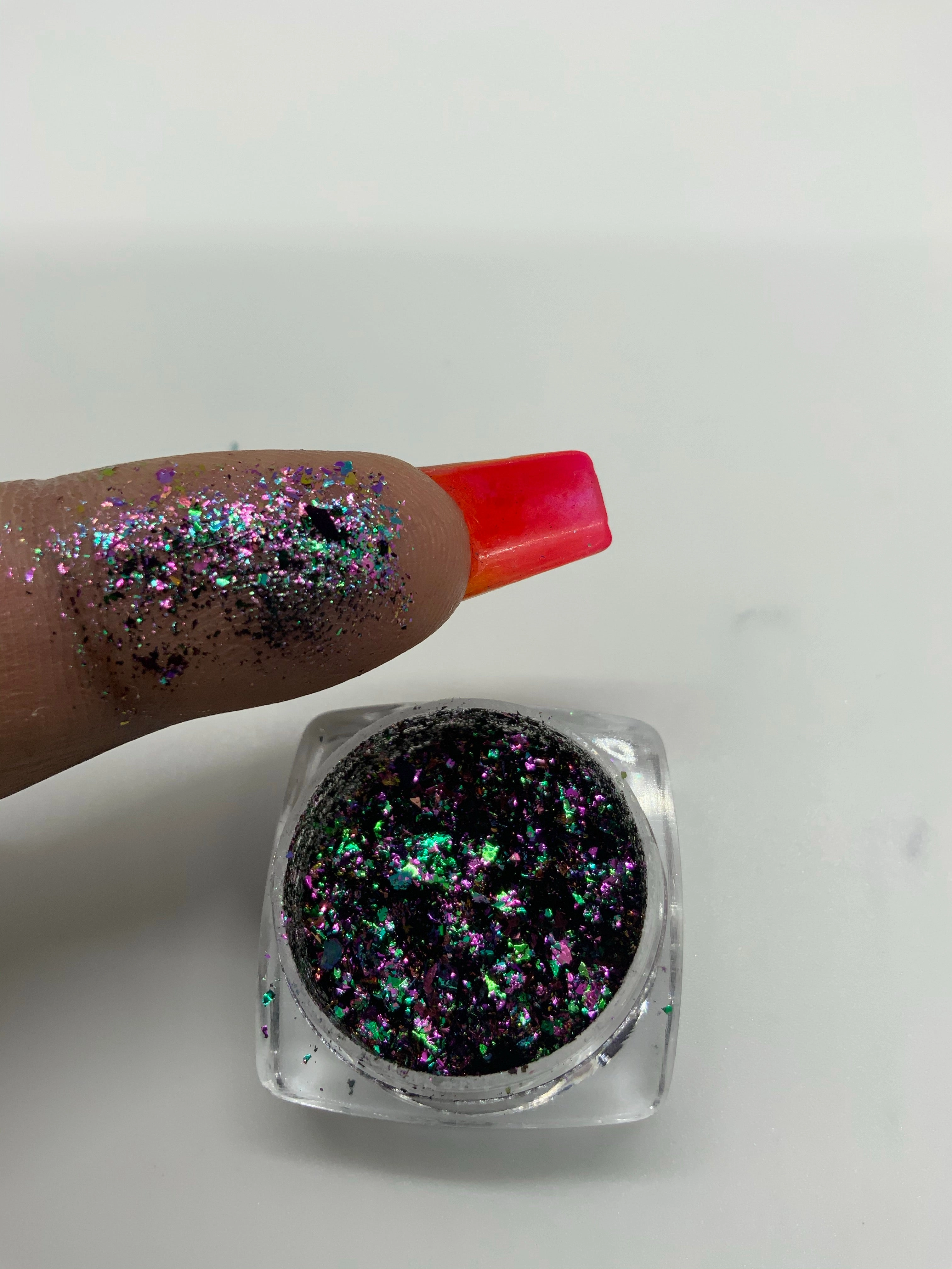 Medusa flakes and pigments