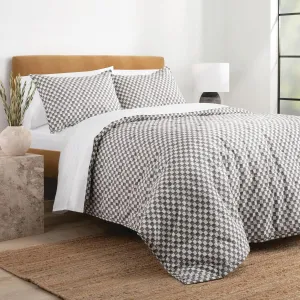 Nate Home by Nate Berkus Drawn Squares Decorative Cotton Quilt Set | All-Season Coverlet Bedspread, Bedding from mDesign, Twin Size, 1 Quilt/1 Pillow Sham, Charcoal/Parchment (Dark Gray/White)