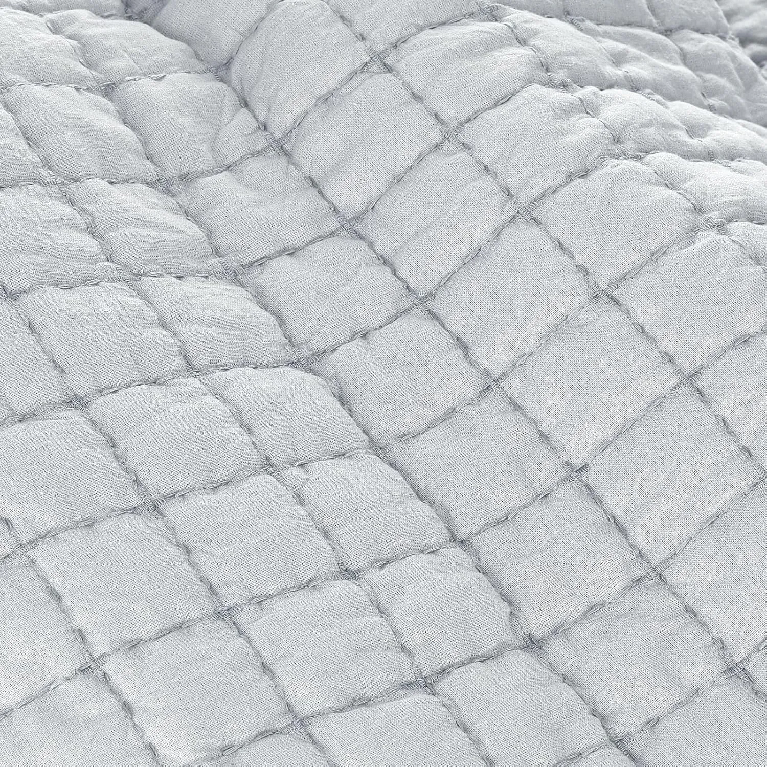 Nate Home by Nate Berkus Solid All-Season Cotton Textured Quilt Set | Breathable and Comfortable Bedding from mDesign - Full/Queen Size - 1 Quilt/2 Pillow Shams, Quartz (Light Gray)