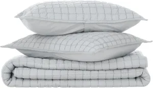 Nate Home by Nate Berkus Solid All-Season Cotton Textured Quilt Set | Breathable and Comfortable Bedding from mDesign - King Size - 1 Quilt/2 Pillow Shams, Quartz (Light Gray)