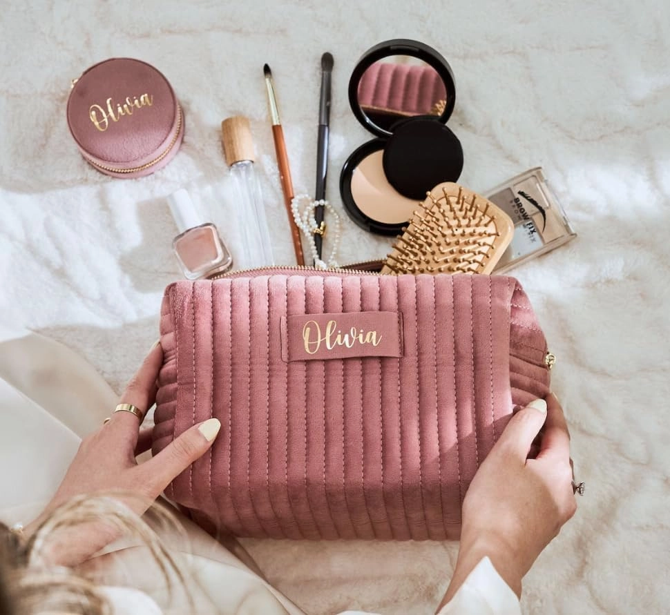 Personalized Makeup Bag Custom Cosmetic Bag with Letter Initial Name Monogrammed,Customized Cute Pouch Preppy Patch Chenille Accessories Traveling Organizer Bag to Store Toiletries,Brushes