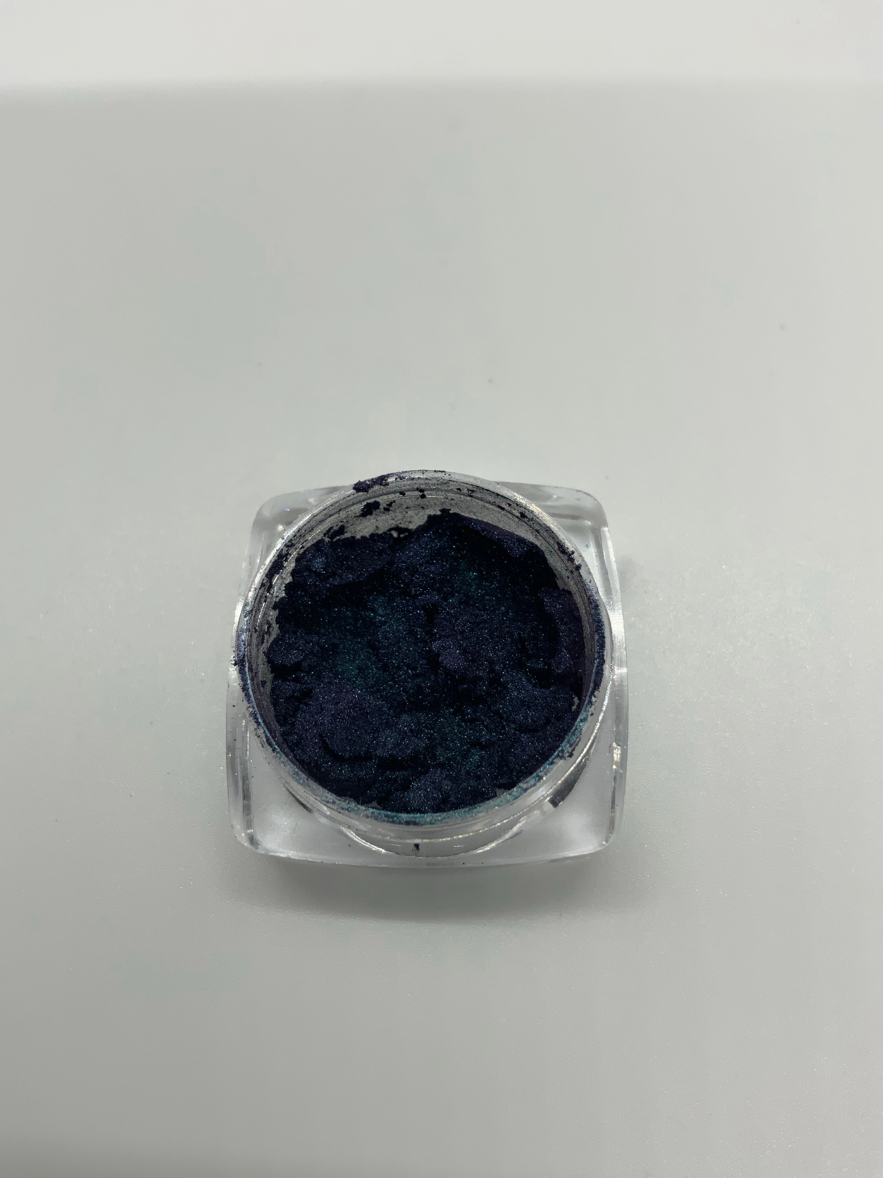 Riddler flakes and pigments