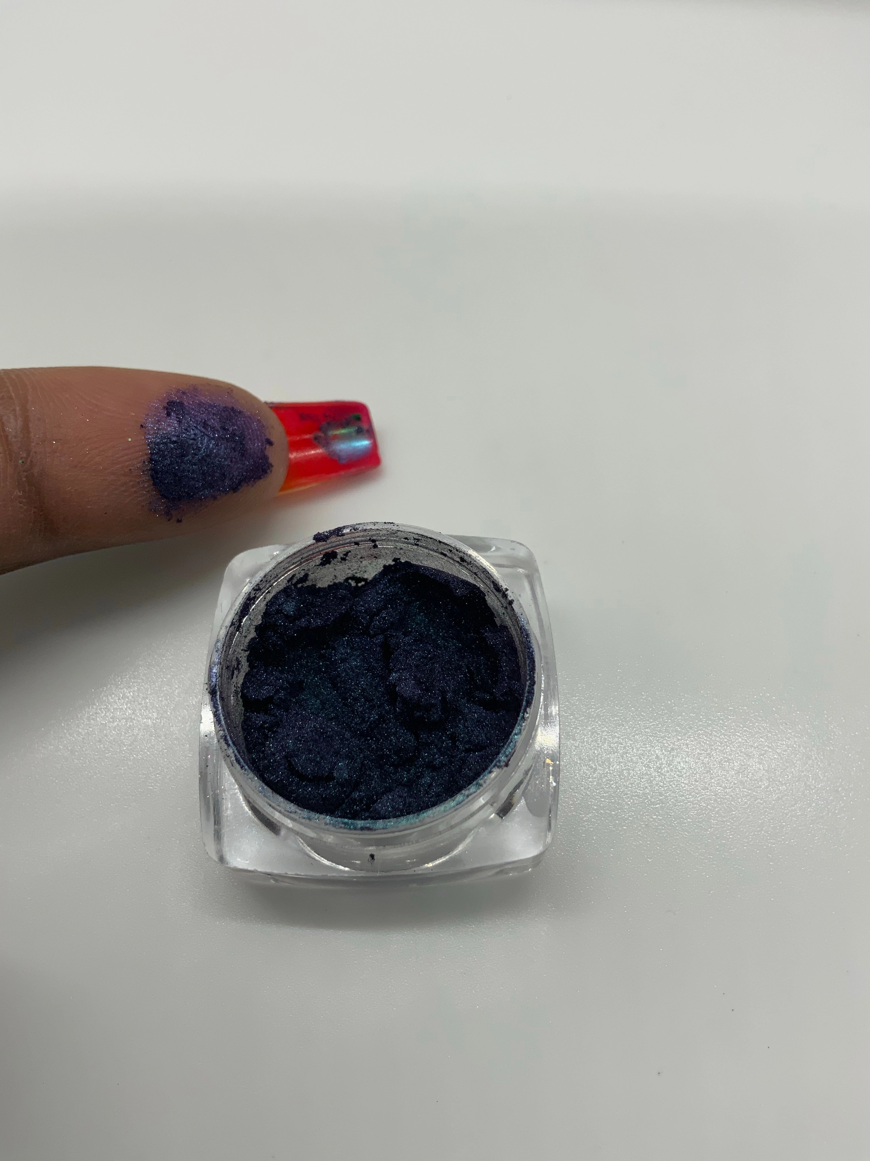 Riddler flakes and pigments