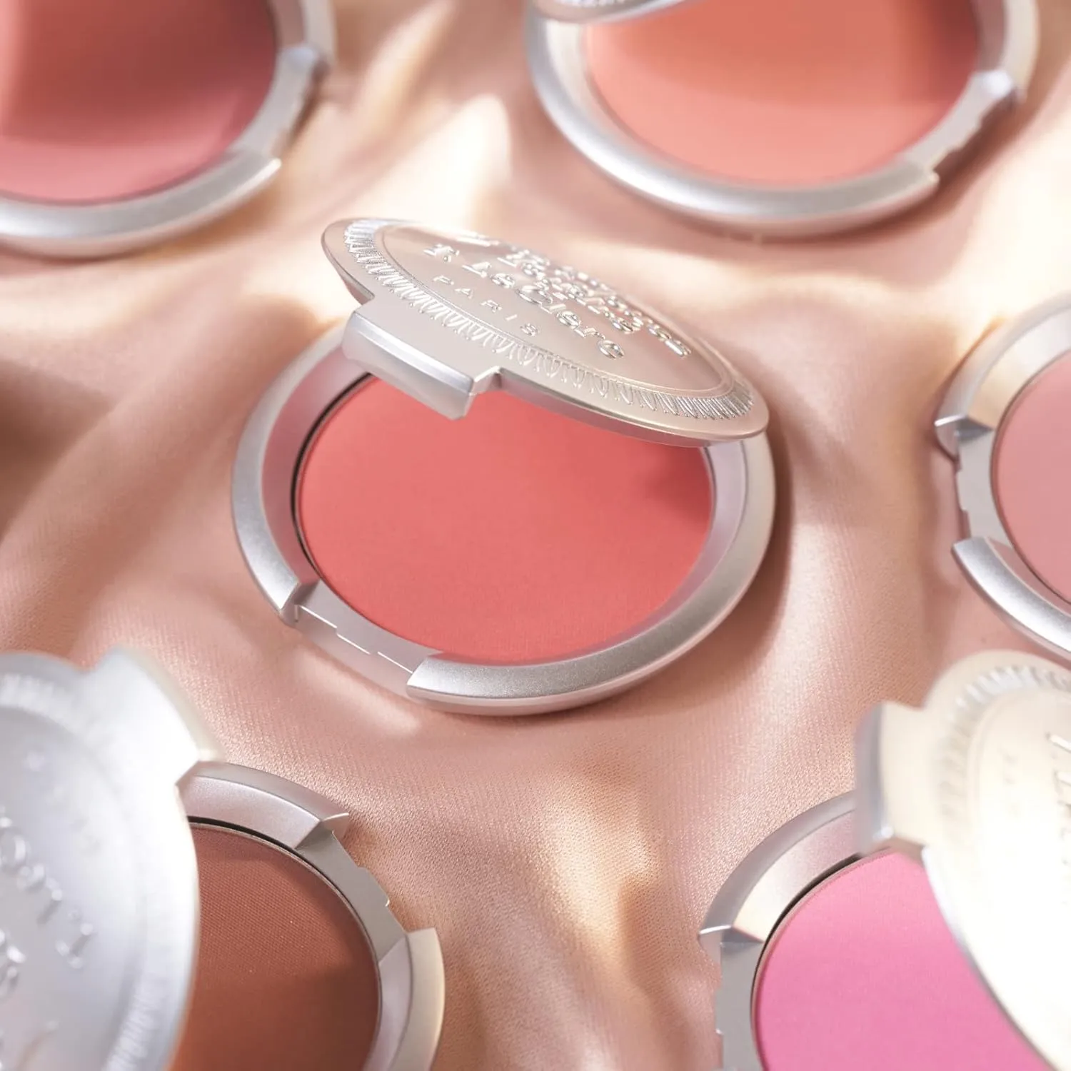T. LeClerc Powder Blush - Professional High Impact All-Day Wear Flush of Color, Natural & Smooth Makeup Buildable Mineral - No Caking, Blends Easily & Contours Cheeks Made In France (Rose Perlé)