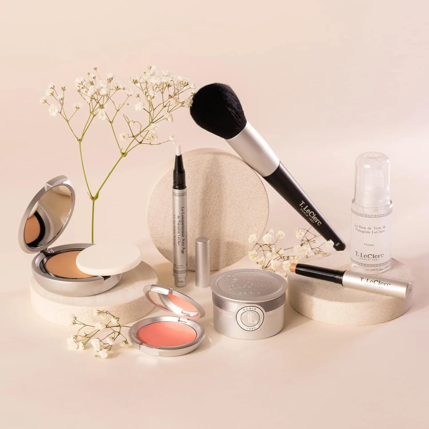 T. LeClerc Powder Blush - Professional High Impact All-Day Wear Flush of Color, Natural & Smooth Makeup Buildable Mineral - No Caking, Blends Easily & Contours Cheeks Made In France (Rose Perlé)